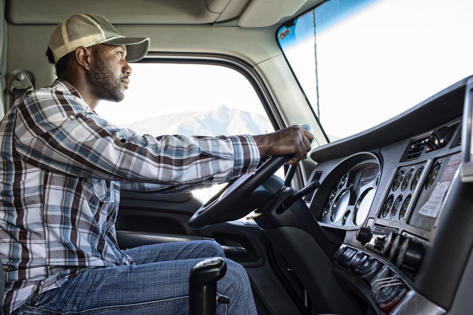 Read more about the article Learn How to Talk CB Lingo Like a Trucker, C’Mon!